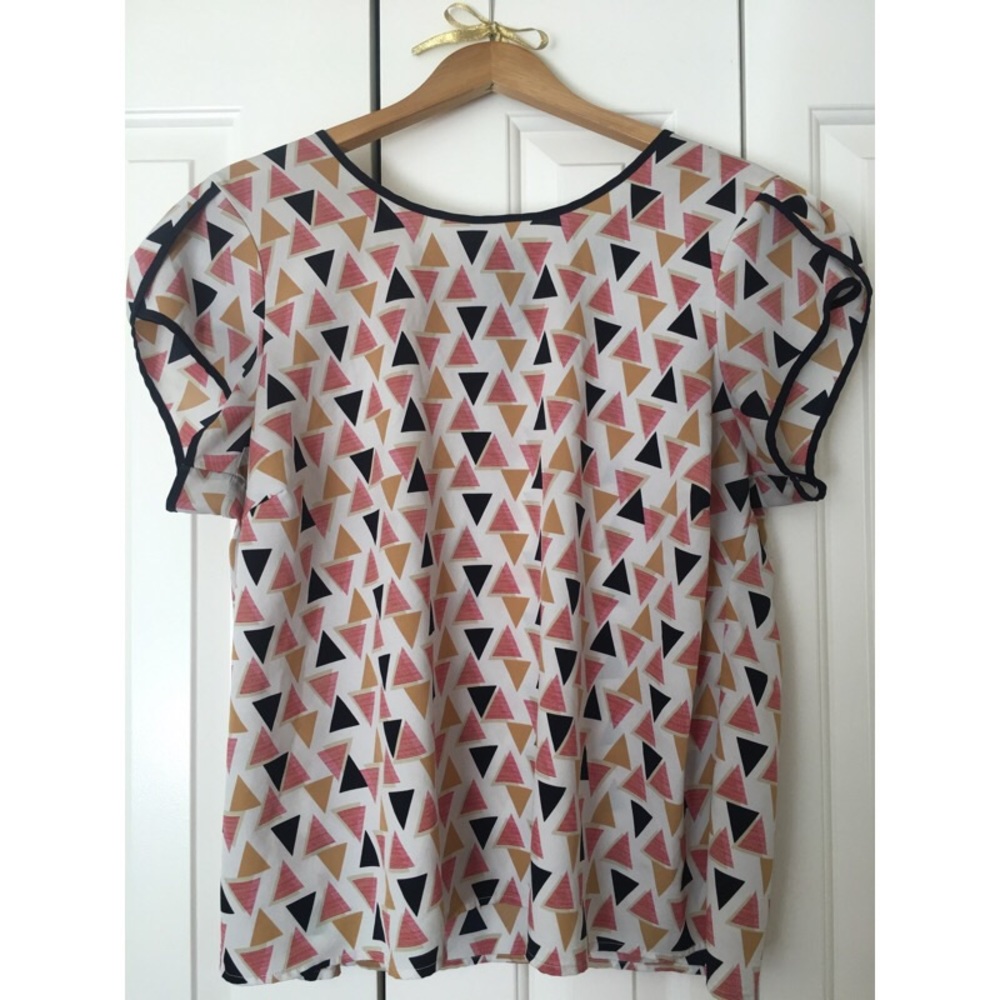 Geometric top with tie detail